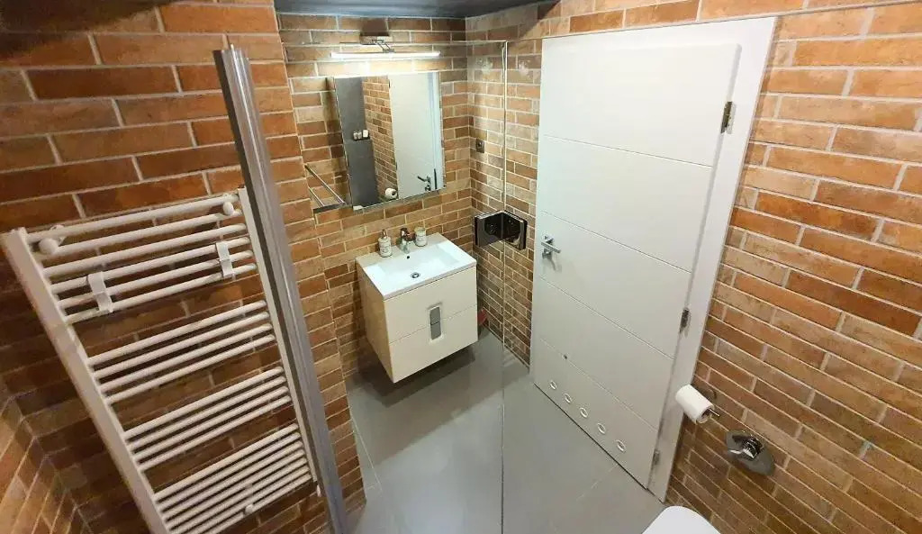 Eriss Studio Suite - OZone building apartment