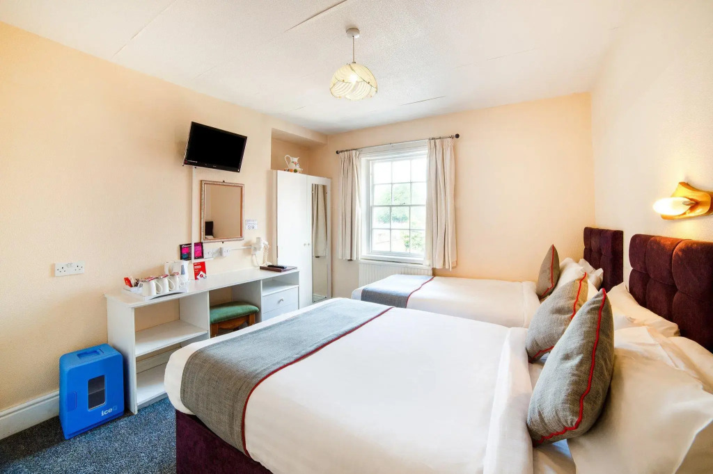 Diamonds Inn