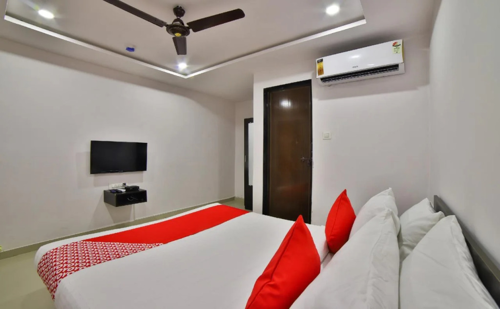 Hotel Blue Trio By OYO Rooms