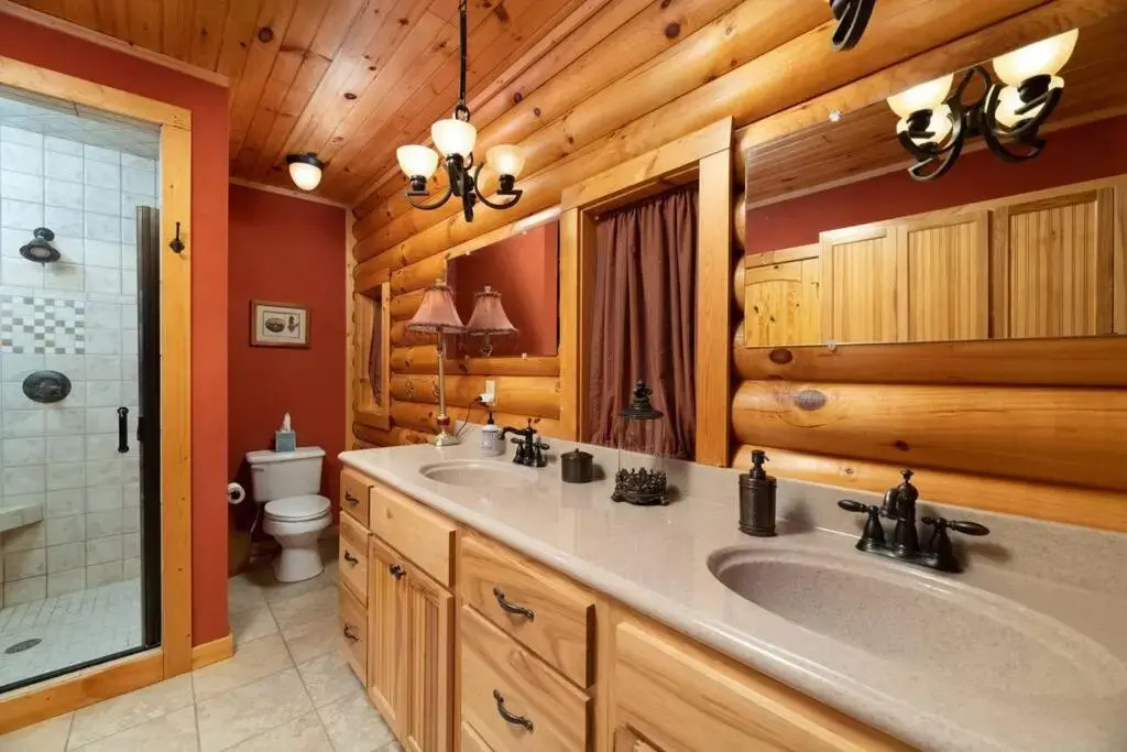 2 HOMES on Douglas Lake - Smoke Rise Lodge & Barn