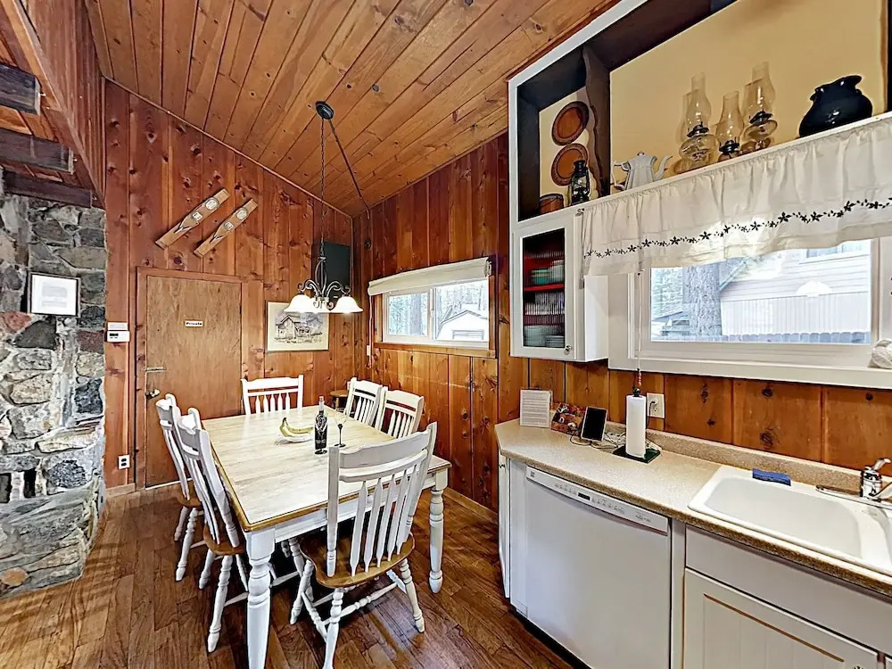 Becky's Boathouse 3BR by RedAwning