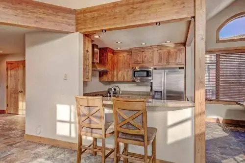 18 Autumn Brook Condo