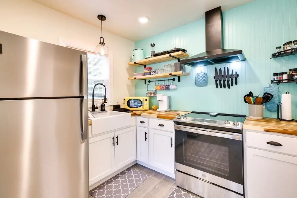 Cozy Cottage: Minutes to Downtown Southport!