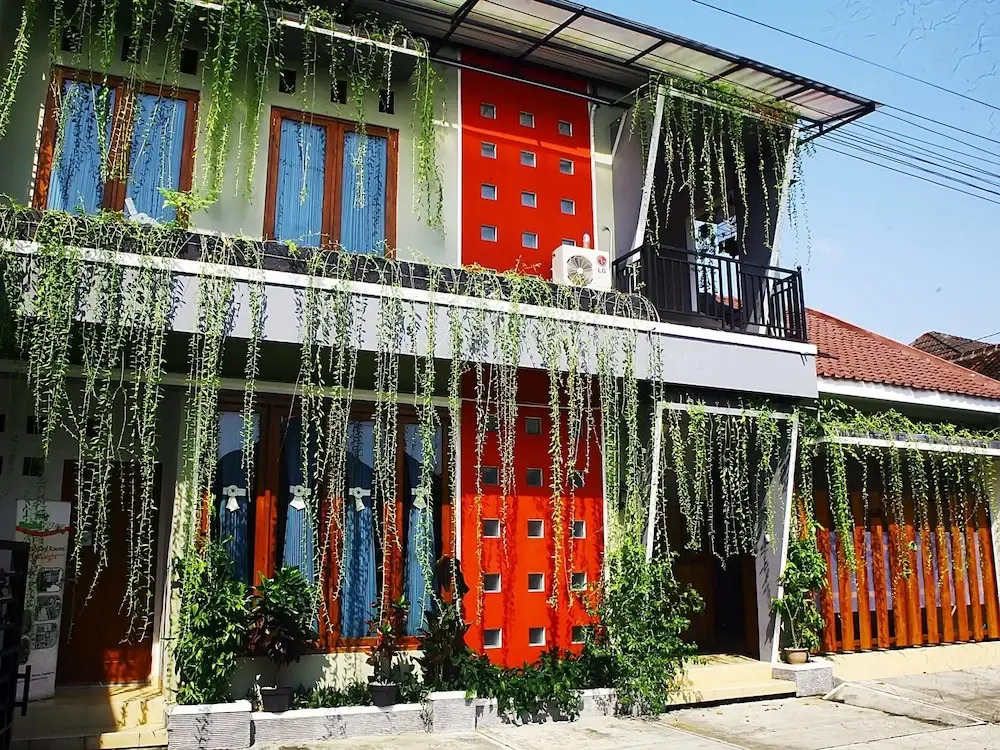NIDA Rooms Gang Merpati Condong Catur