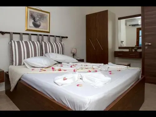 Stelios Apartments