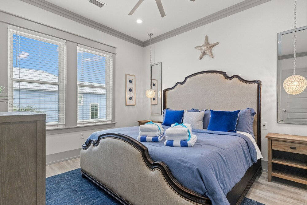 Keep Calm & Pool On at Peaceful Easy Feeling! Sleeps 20!
