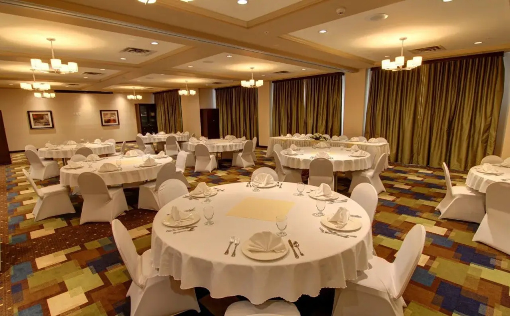 Holiday Inn Hotel and Suites-Kamloops by IHG
