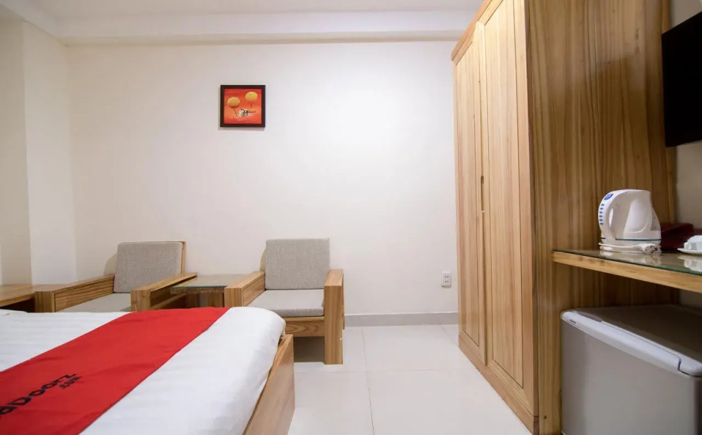 KnK Inn Boutique Hotel and Rooftop Sports Pub