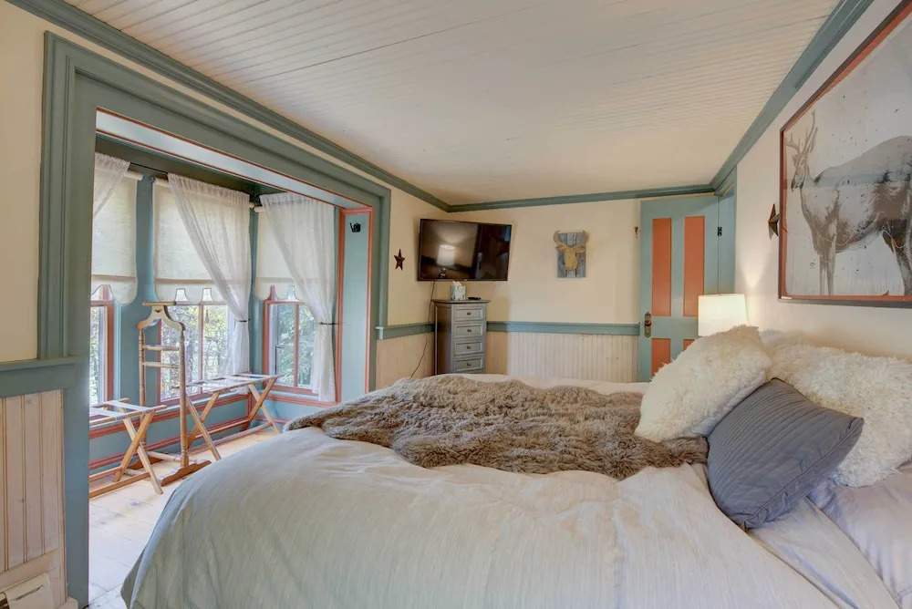 Historic Breck Cabin w/ Hot Tub: Walk to Main St!