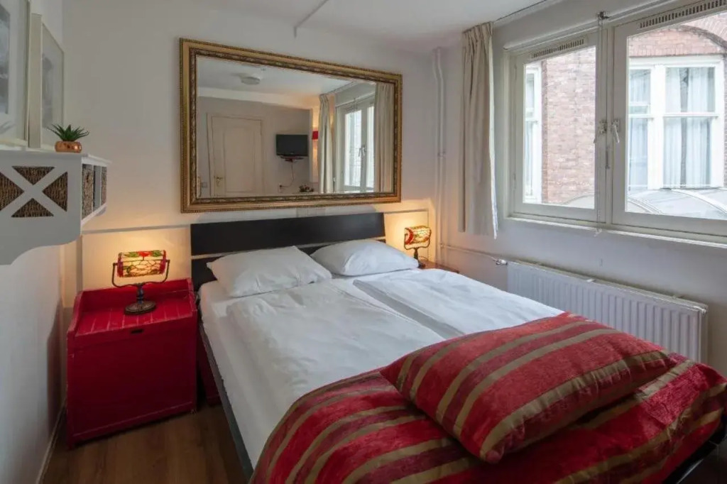 Amsterdam House Hotel