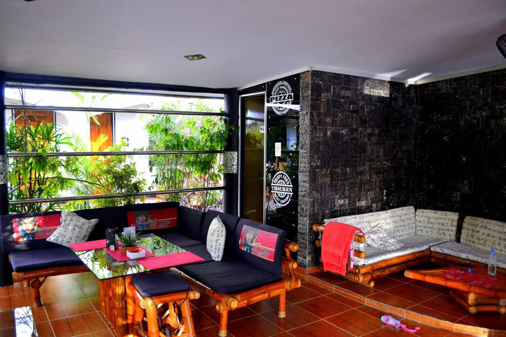 Micky Santoro Hotel & Restaurant