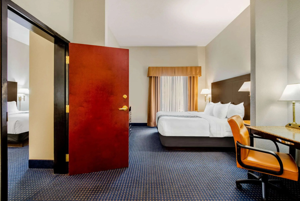 La Quinta by Wyndham Mt. Laurel - Philadelphia