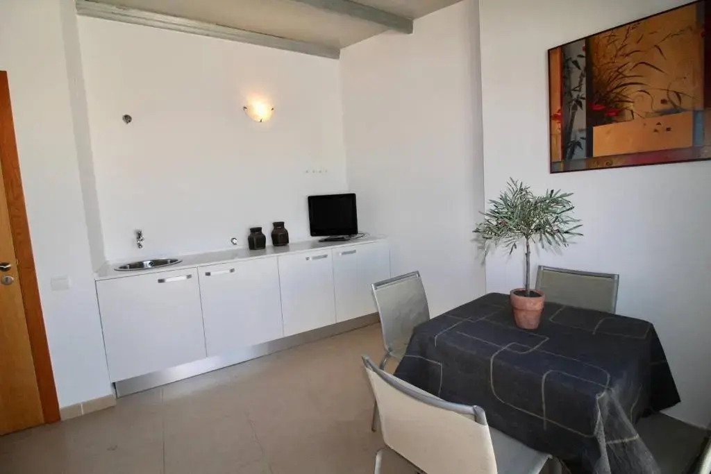 Delta Ebre terraza. A 950 m de L'Ebre, WIFI. Locamar Appt Paula