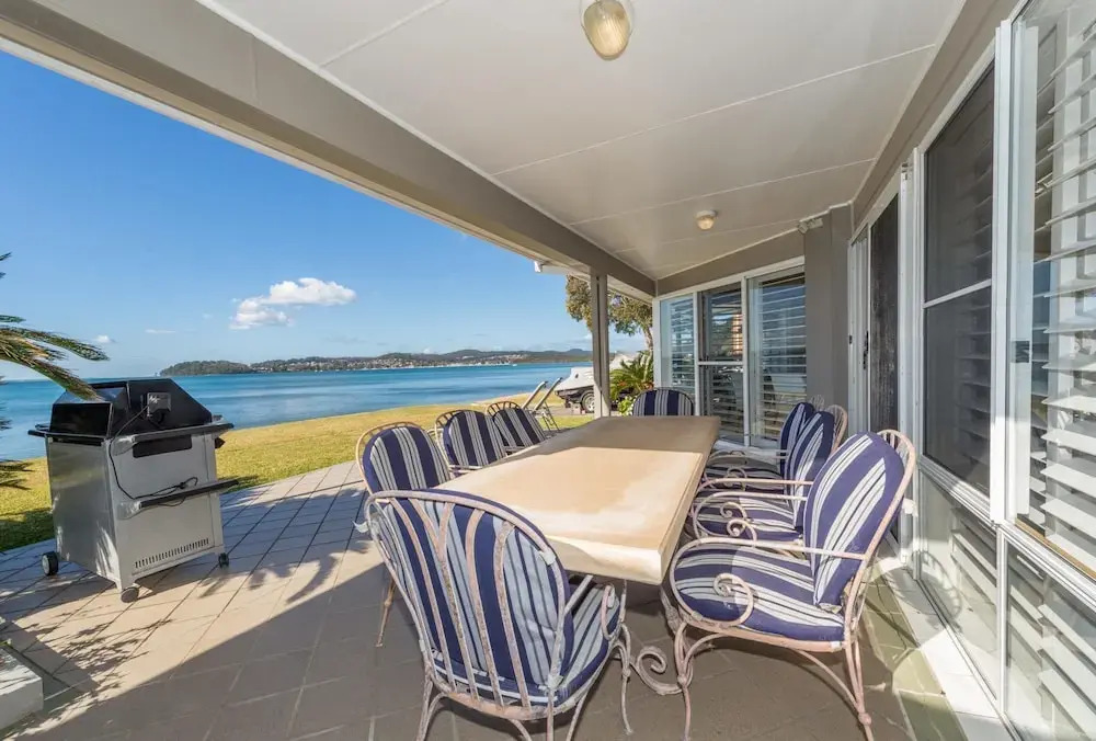 Waterfront Wonderland 41 Foreshore Dr stunning house with a lift linen Wi Fi and ducted air conditioning