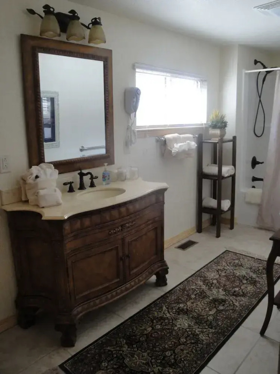C1 - Mountain Harbor Lodge cottage on Lake Ouachita