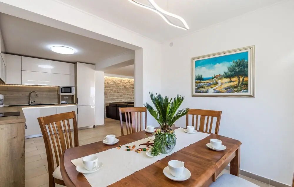 Stunning Home in Lopar with Outdoor Swimming Pool, Hot Tub & 4 Bedrooms