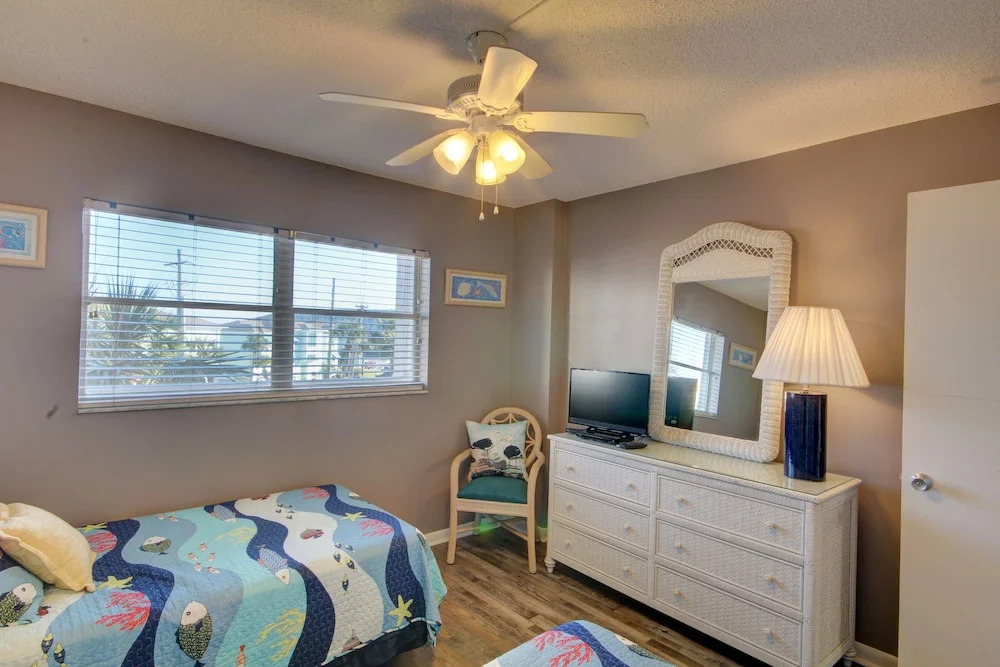 332 El Matador 2 Bedroom Condo by RedAwning