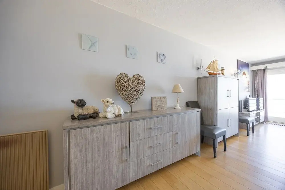 Charming Apartment With sea View and Parking Space
