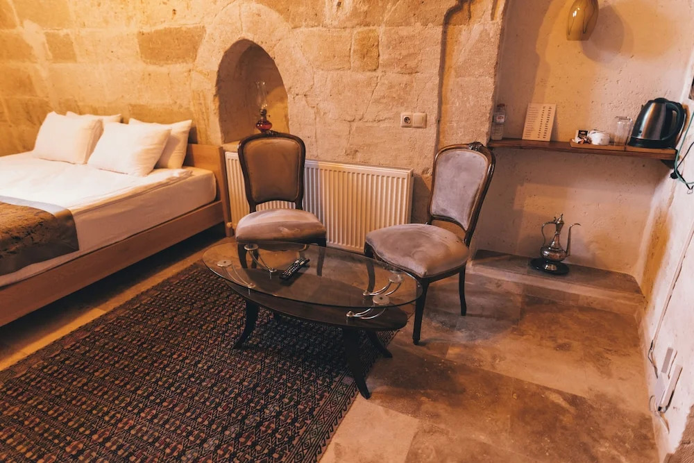 Kapalos Cave Hotel