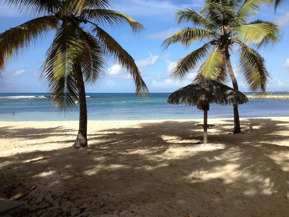 Ti. Maanga vue mer et pieds dans l'eau