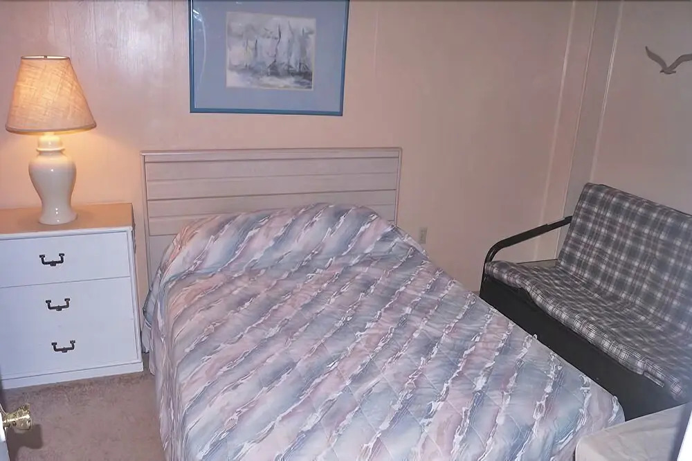 Seatime 201N 1 Br condo by RedAwning