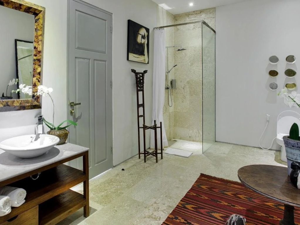 Room & Vespa Suite 2
