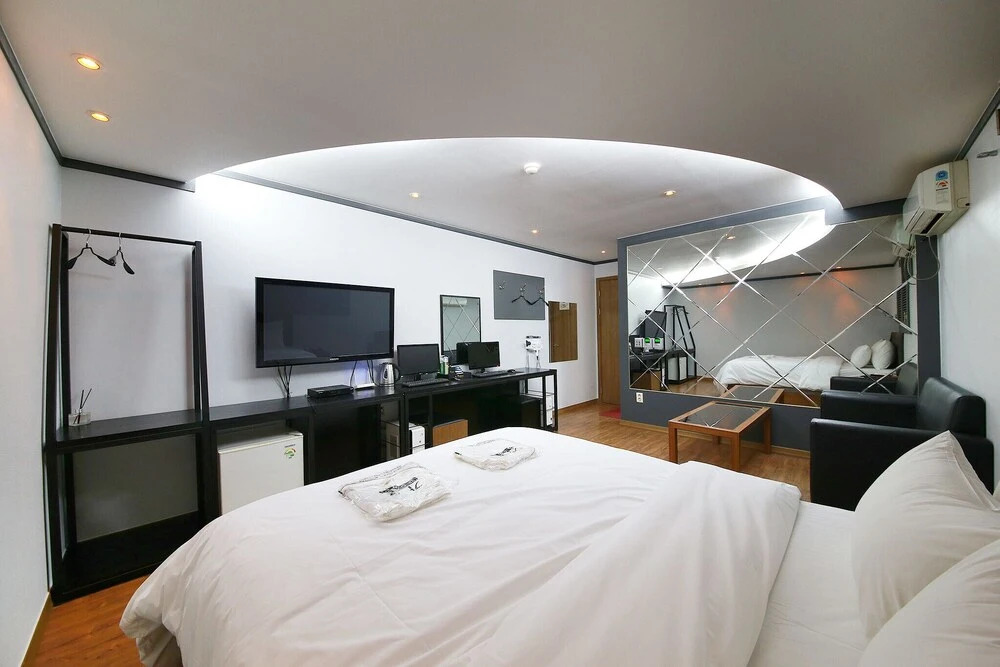 Zenith Hotel