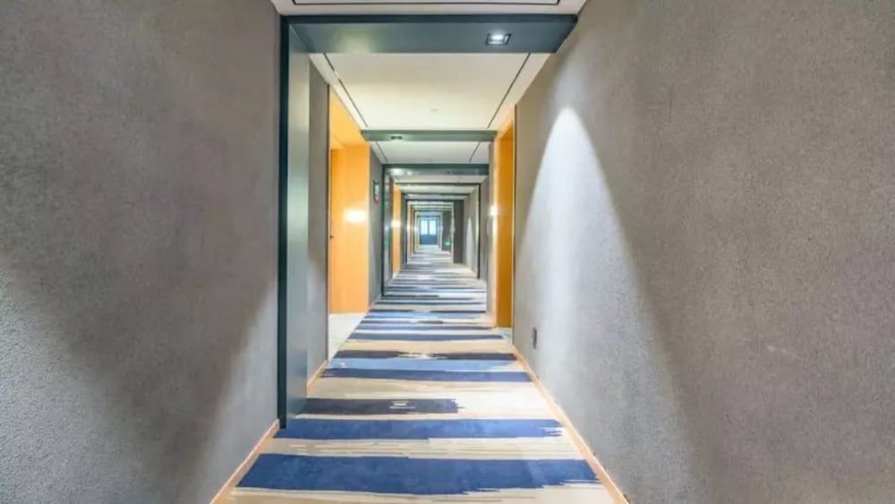 Vyluk Hotel Chongqing Light Rail Station