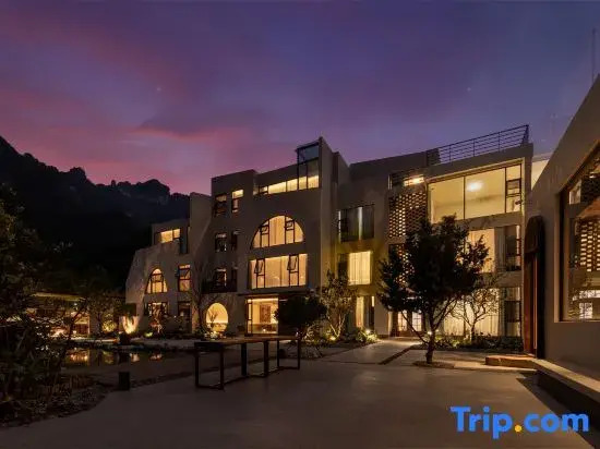 WuYun Designer Boutique Hotel Closest to Tianmen & Fox Fairy Show