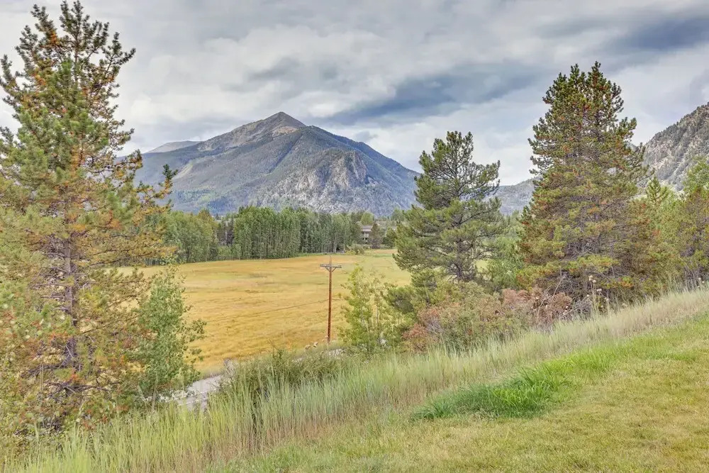 Patio & Dillon Reservoir Views: Chic Frisco Condo!