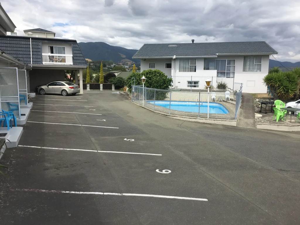 Courtesy Court Motel