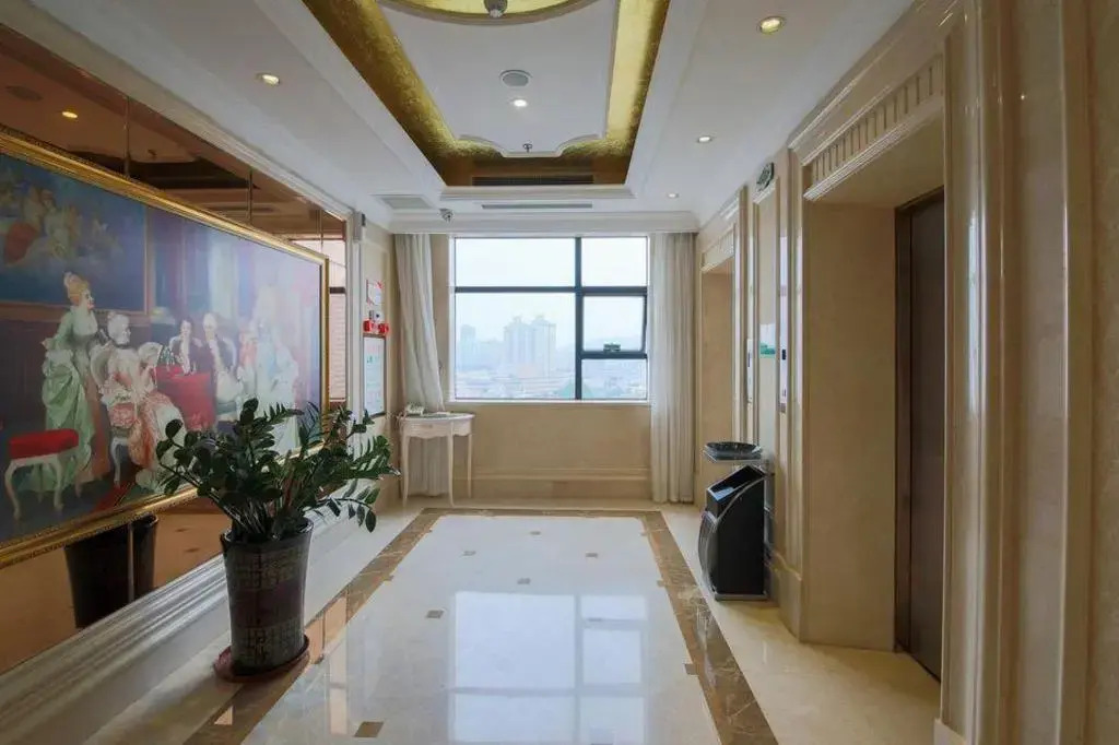 Vienna Hotel Guangdong Gaozhou City East Passenger Depot