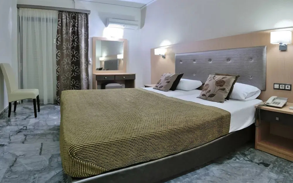 Lintzi Hotel
