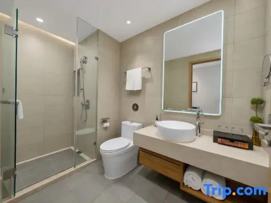 Homeinn Plus Hotel (Haikou Longhu Tianjie East Railway Station)