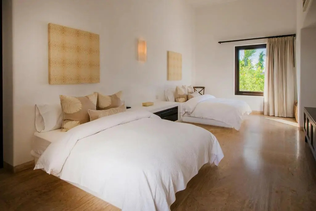 Casa Yvonne Modern Amenities Near Exclusive Golf Course Sleeps 16