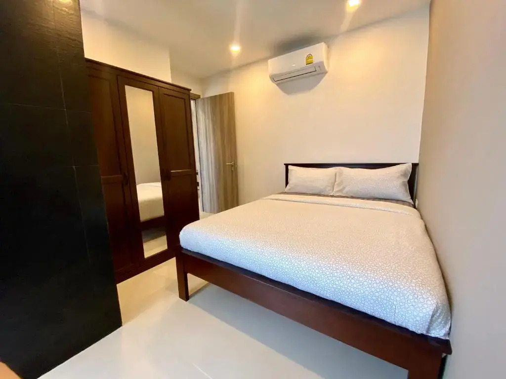 Escape Condominiums Beachfront Suites - Mae Phim