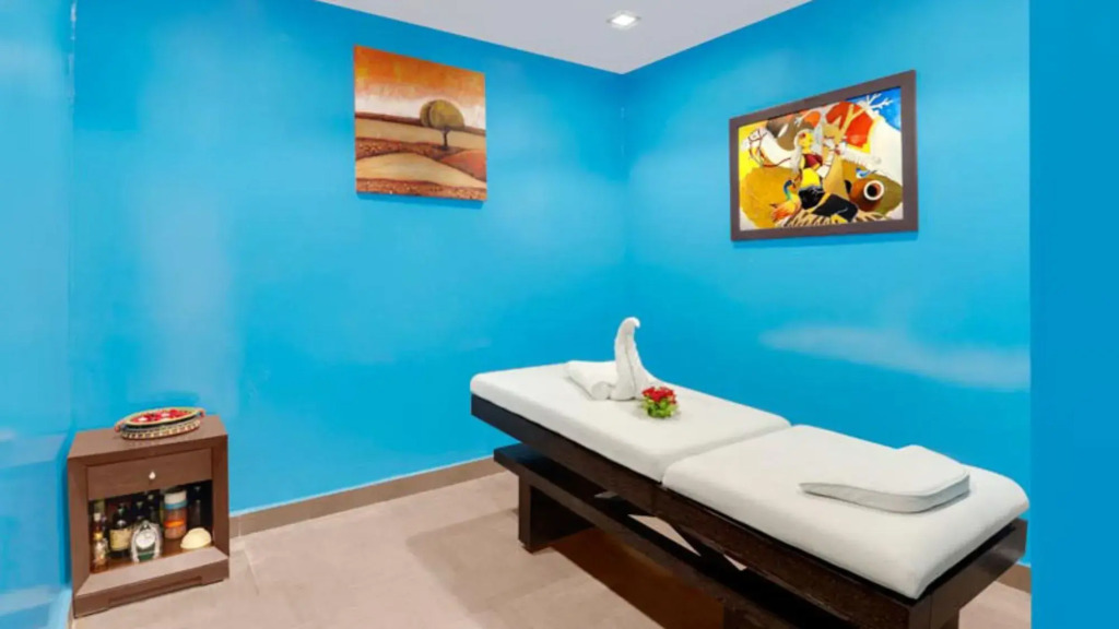 The Golden Suites & Spa, Calangute, 5 mins odd drive to the beach
