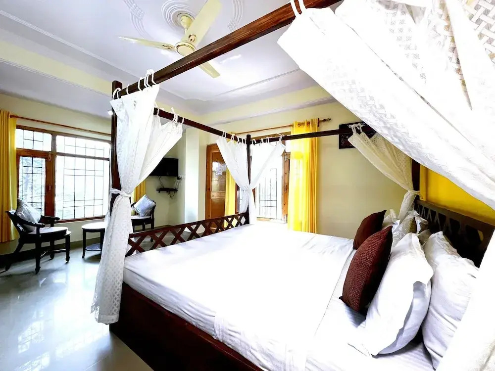 Hill Songey by Dumnu Homes