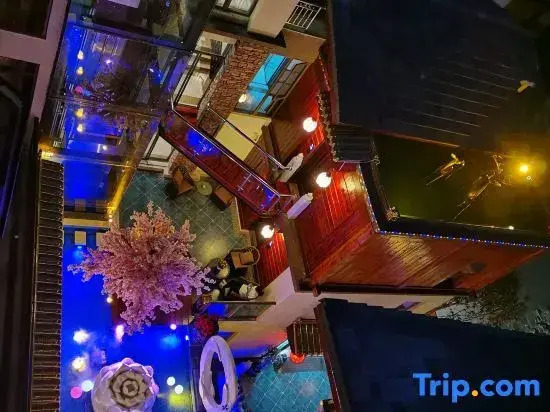 Yiyinju Holiday Hotel