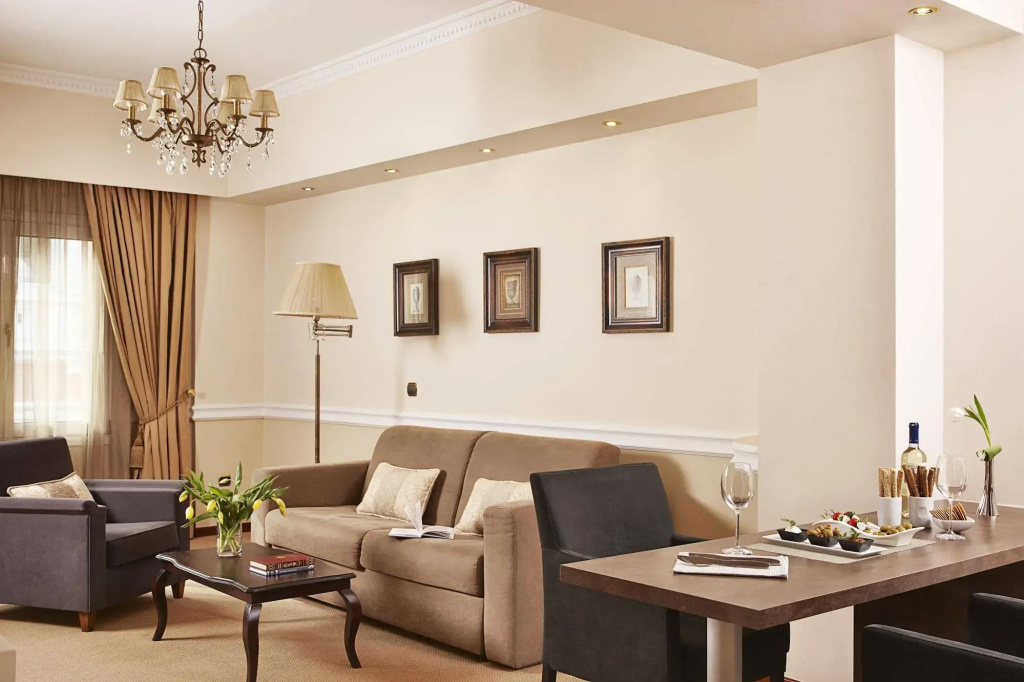 Ava Hotel and Suites