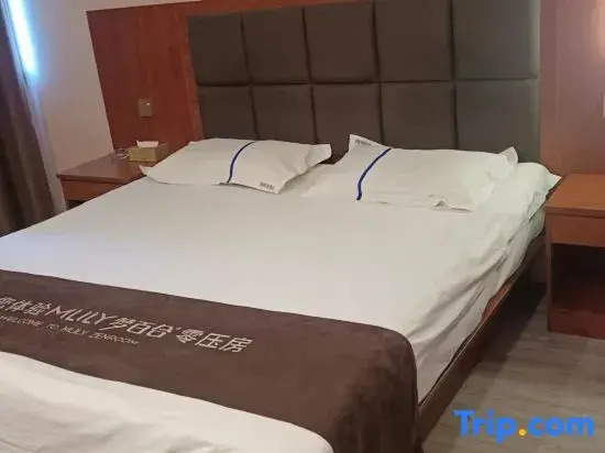 Xinzheng Black Panther Business Hotel (Golden Avenue Black Panther Logistics Park)