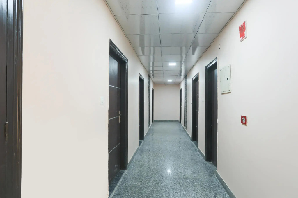 Capital O 42705 Hotel Abhinandan Palace