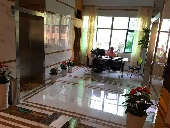 Seven Orange Hotel (Shenzhen North Station Minzhi)
