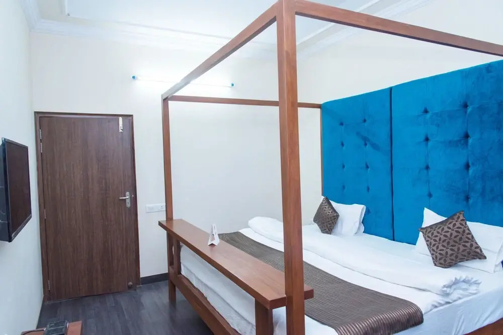 OYO 10949 Home Mount View 3BHK Villa Goverdhan Vilas