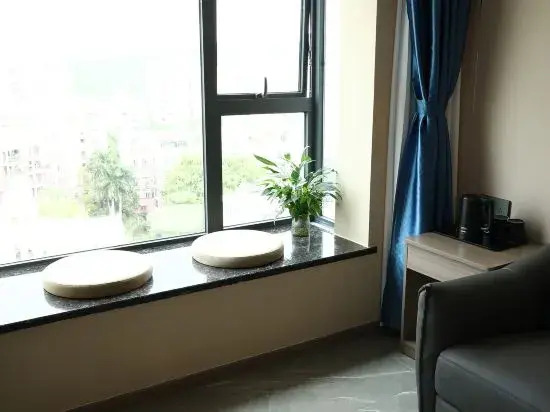 Jinfengyuan Hotel (Shenzhen Dayun Center Ailian Metro Station Branch)