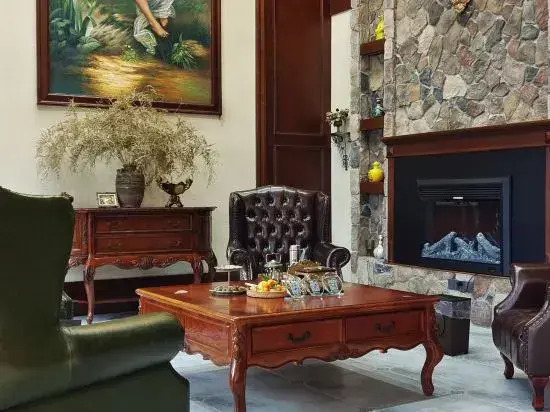 Yangxin Xiandao Lake Lihu Maple Moon Homestay