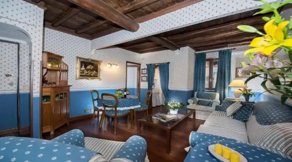 Spagna Blue Suites