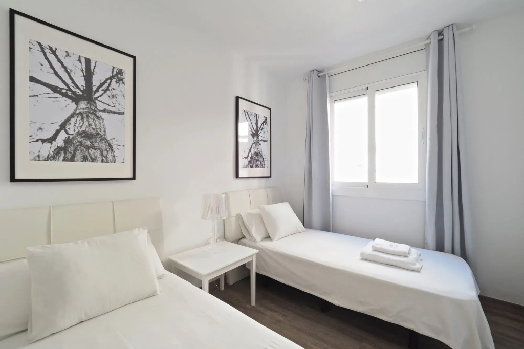 The White Flats Les Corts