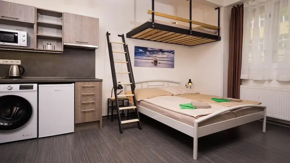 Flying Bed Apartment close to Prague Castle and Airport