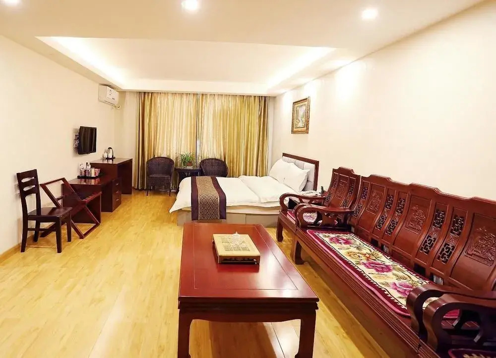 Evergreen hotel Qingdao (original xing fu lai business hotel)(青岛长荣酒店)